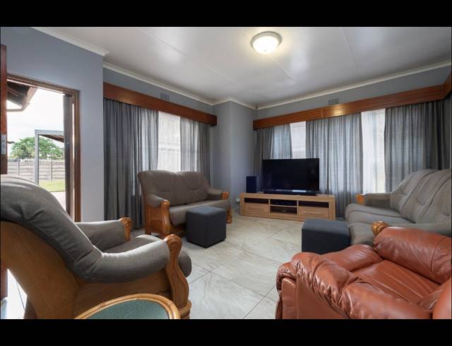 4 BEDROOM FREEHOLD FOR SALE IN BRACKENHURST